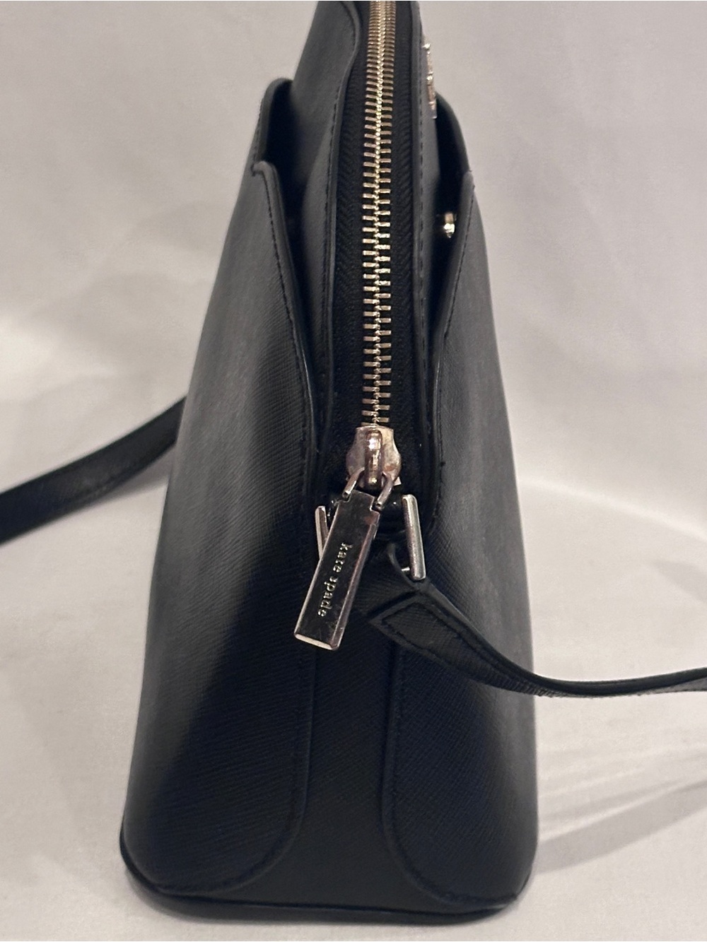 kate spade black dome crossbody with gold logo - Picture 3 of 8